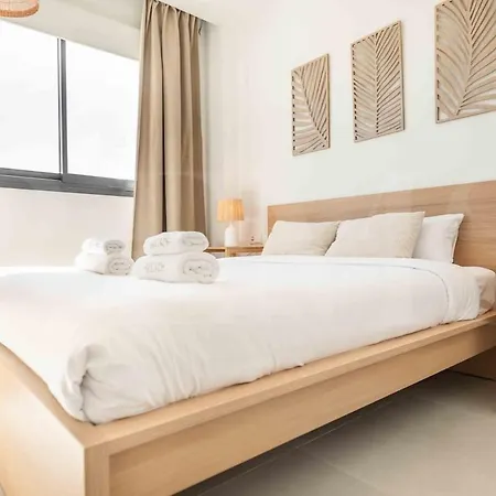 Spacious Gem With Terrace, Bbq And Pool Rems Apartment *